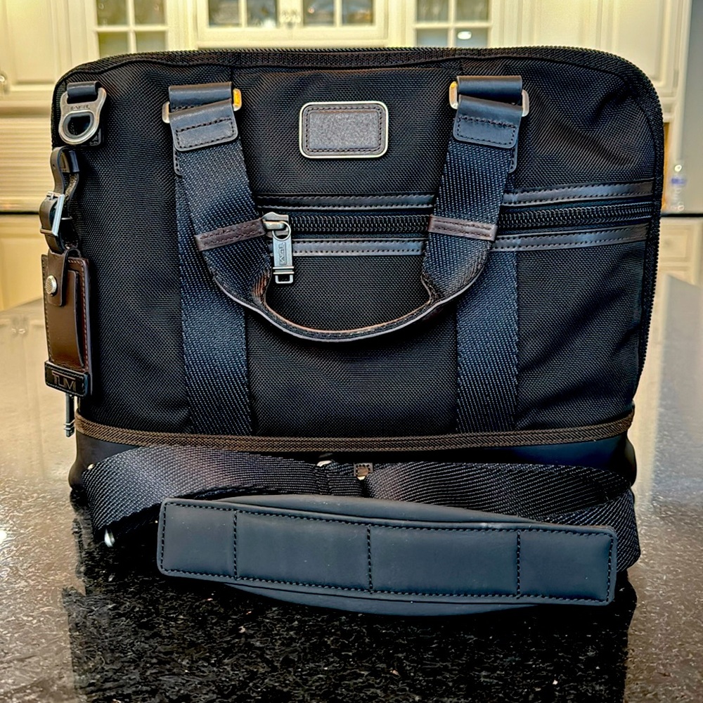 New with tags Tumi Alpha Bravo Earle Compact Brief